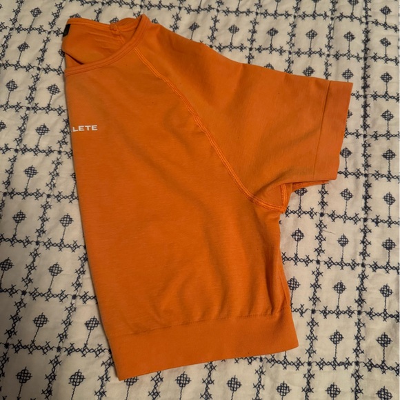 Top only** can bundle with shorts - Picture 2 of 4